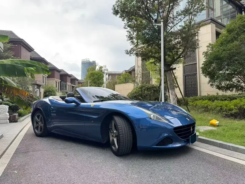 2015 Ferrari California с пробегом 75 000 км