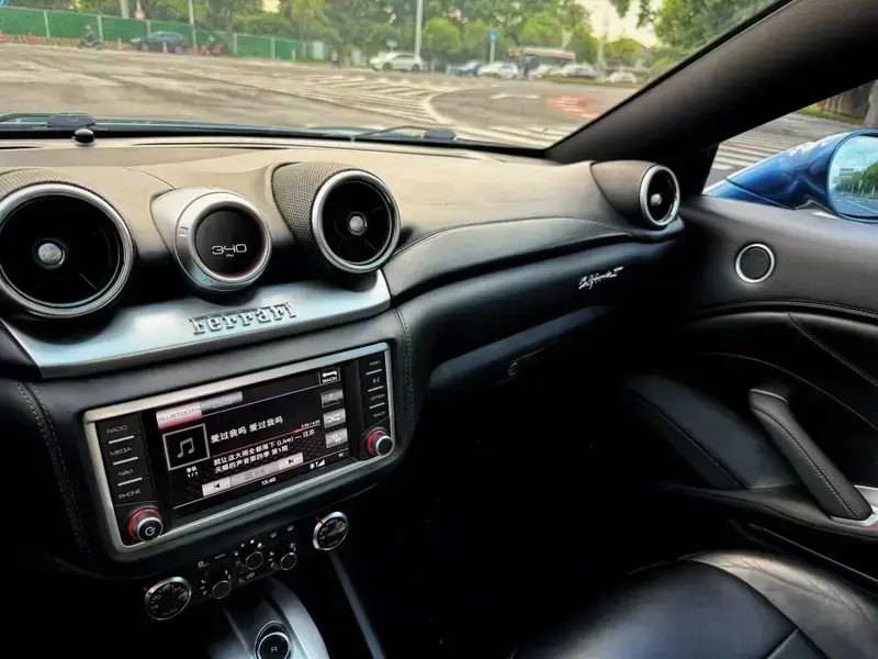 2015 Ferrari California с пробегом 75 000 км