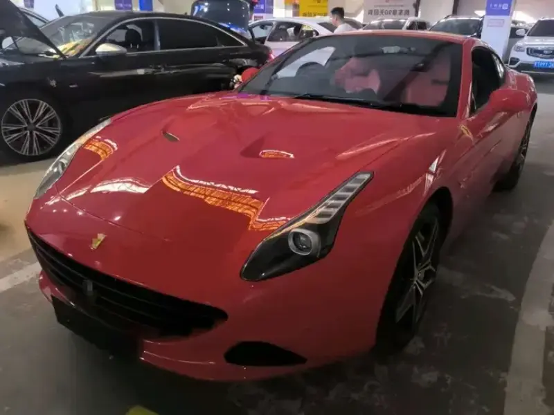 2015 Ferrari California с пробегом 18 000 км