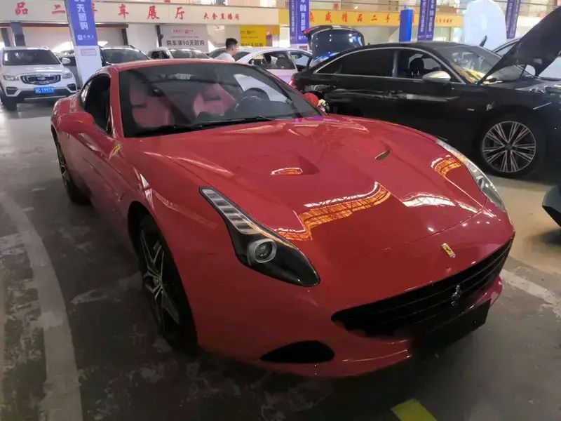 2015 Ferrari California с пробегом 18 000 км