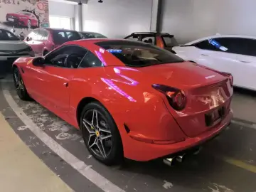 2015 Ferrari California с пробегом 18 000 км
