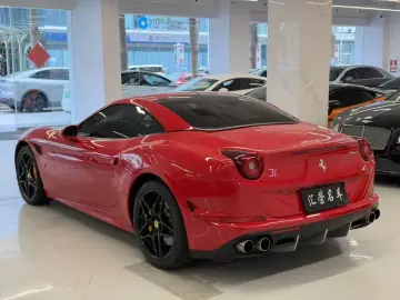 2015 Ferrari California с пробегом 28 000 км