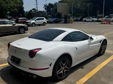 2015 Ferrari California с пробегом 66 000 км