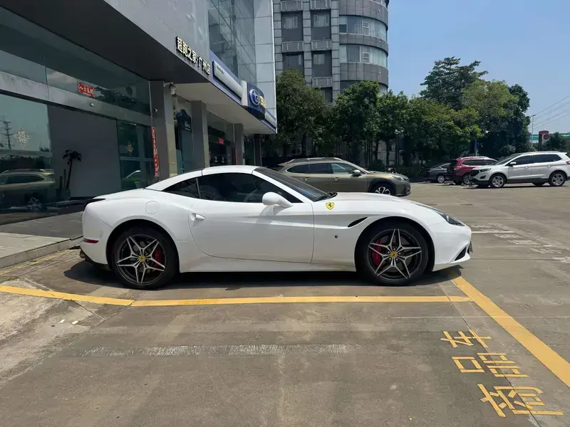 2015 Ferrari California с пробегом 66 000 км