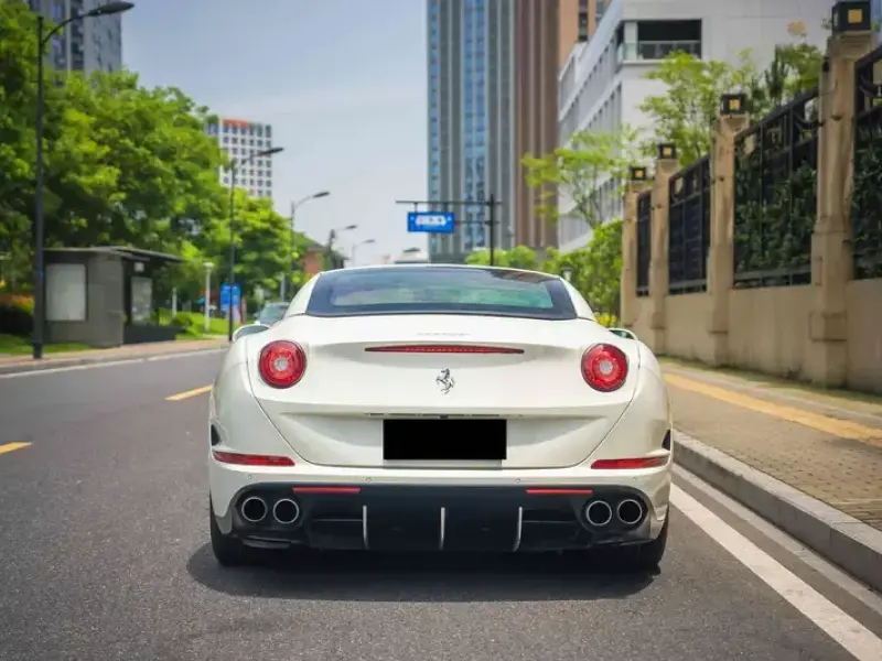 2015 Ferrari California с пробегом 58 000 км