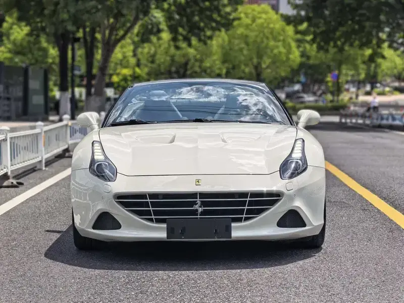 2015 Ferrari California с пробегом 36 000 км