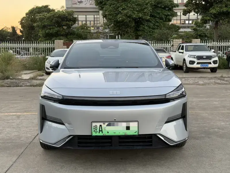2025 Geely Galaxy L6 с пробегом 20 000 км
