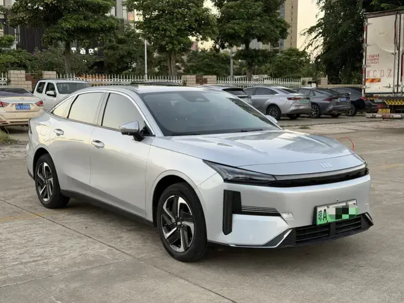 2025 Geely Galaxy L6 с пробегом 20 000 км