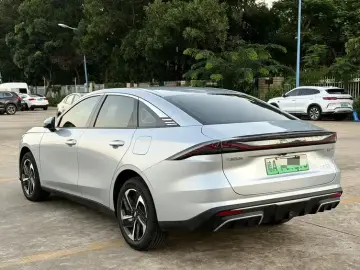 2025 Geely Galaxy L6 с пробегом 20 000 км