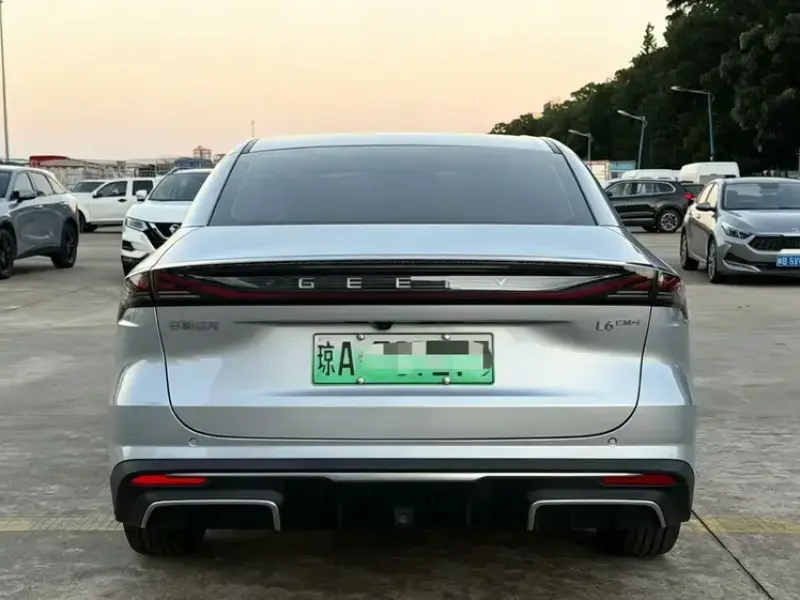 2025 Geely Galaxy L6 с пробегом 20 000 км