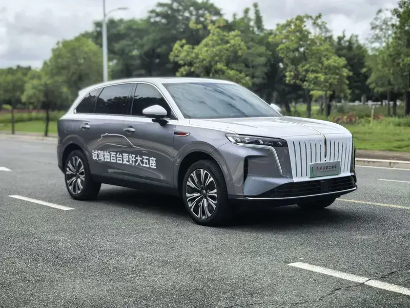 2026 Hongqi HS6 с пробегом 7 000 км