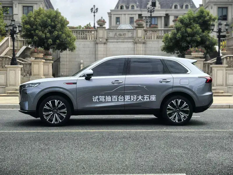 2026 Hongqi HS6 с пробегом 7 000 км