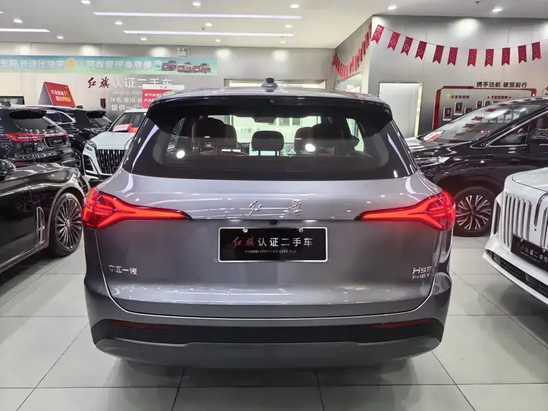 2026 Hongqi HS6 с пробегом 12 800 км