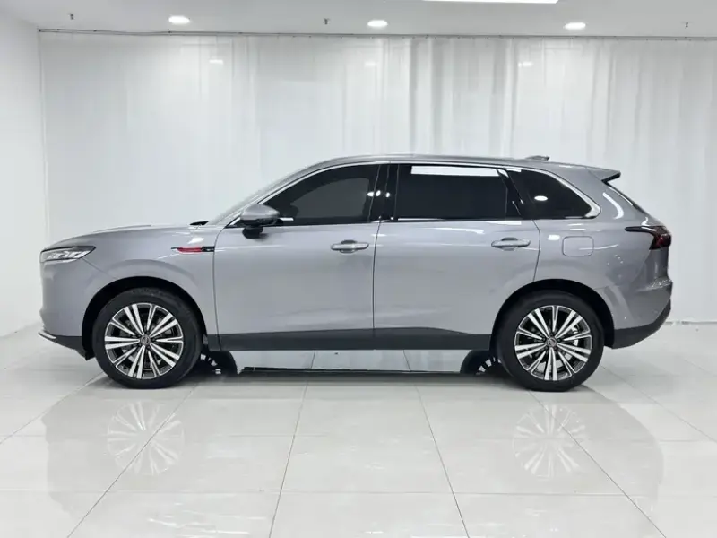 2026 Hongqi HS6 с пробегом 16 400 км