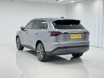 2026 Hongqi HS6 с пробегом 16 400 км