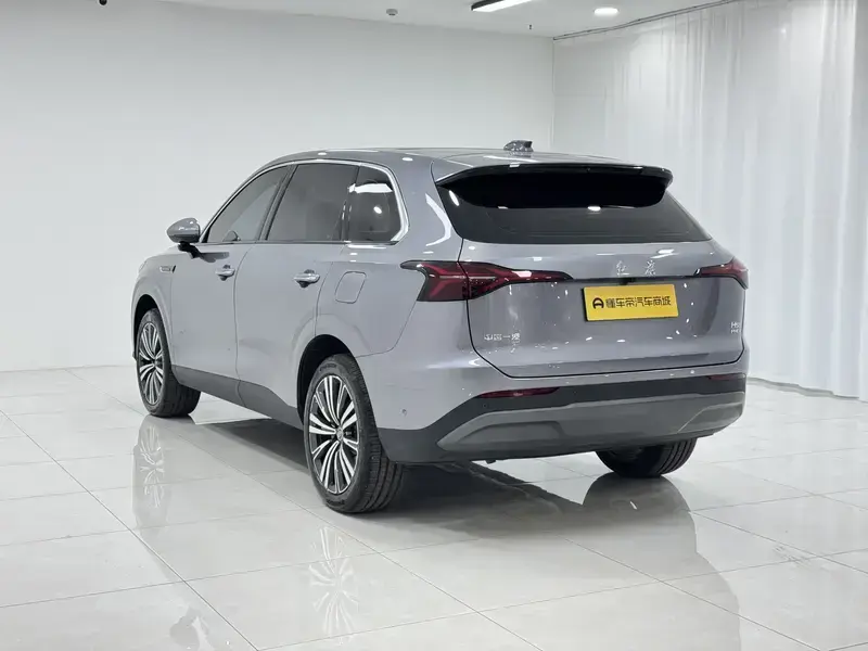 2026 Hongqi HS6 с пробегом 16 400 км