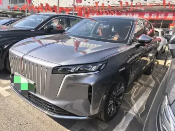 2026 Hongqi HS6 с пробегом 8 000 км