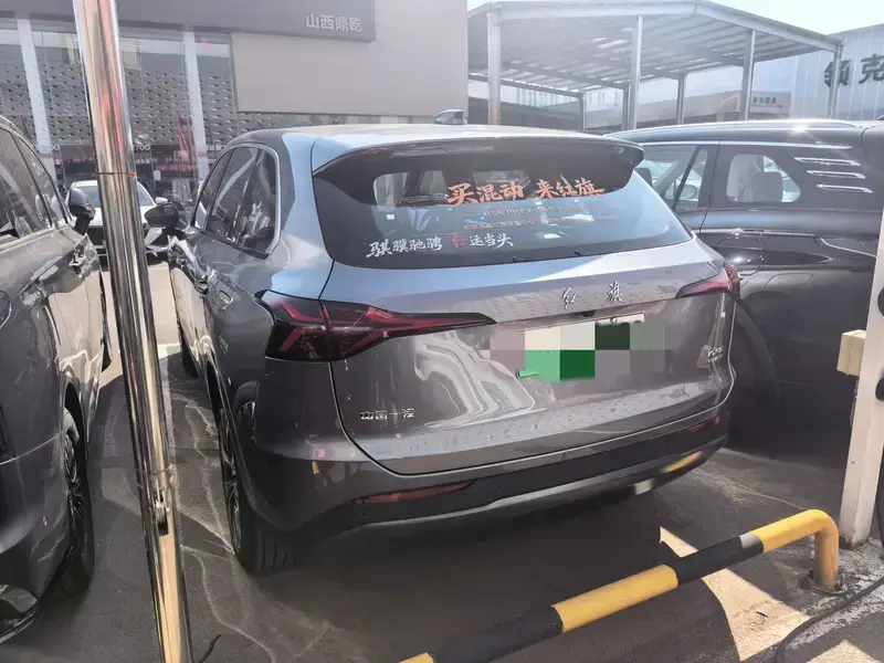 2026 Hongqi HS6 с пробегом 8 000 км