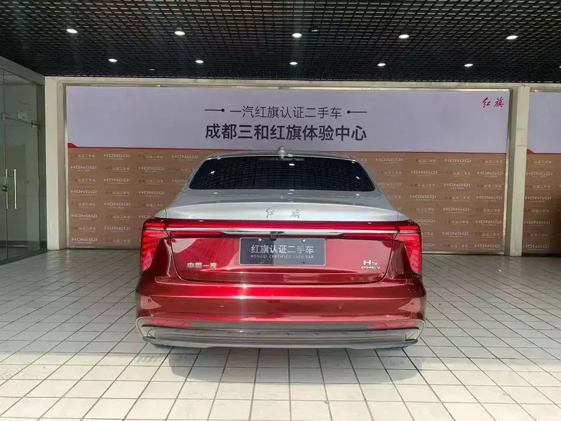 2025 Hongqi H5 с пробегом 31 000 км