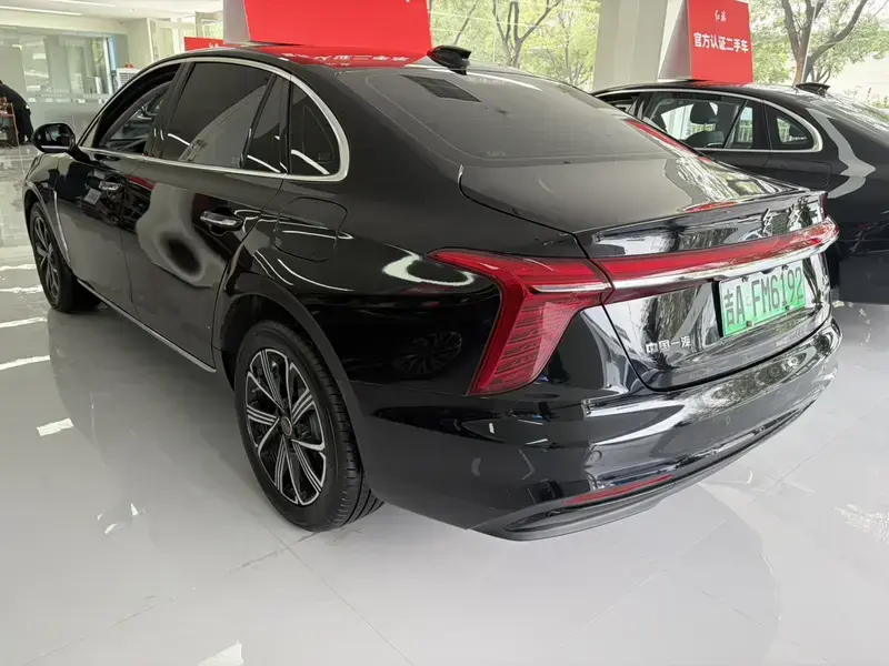 2025 Hongqi H5 с пробегом 7 600 км