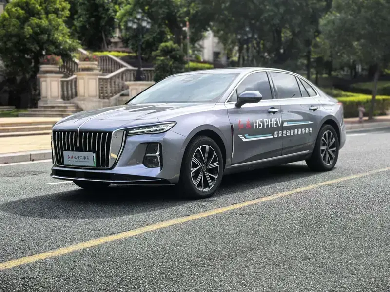 2025 Hongqi H5 с пробегом 3 000 км