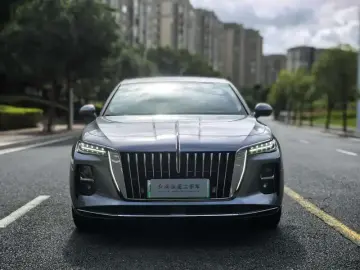 2025 Hongqi H5 с пробегом 3 000 км