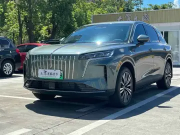2026 Hongqi HS6 с пробегом 1 600 км