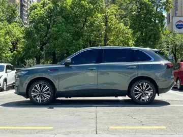 2026 Hongqi HS6 с пробегом 1 600 км