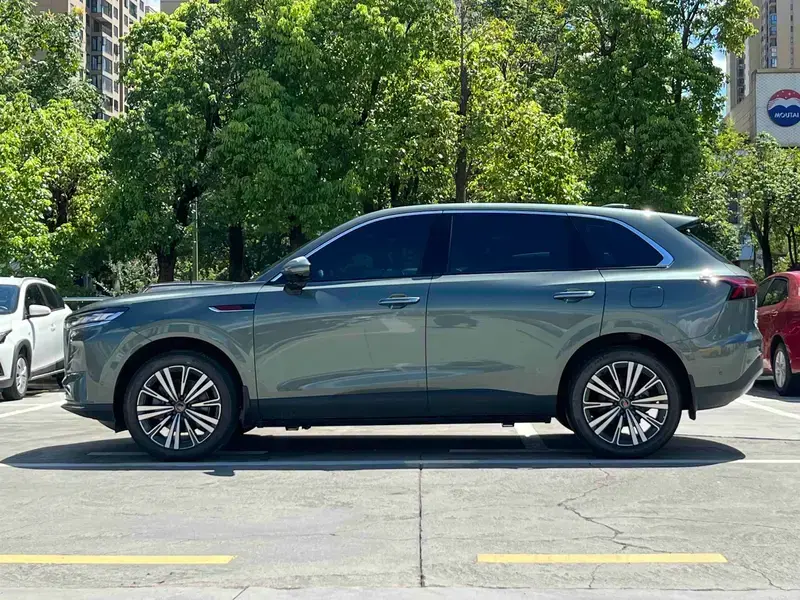 2026 Hongqi HS6 с пробегом 1 600 км