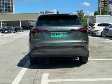 2026 Hongqi HS6 с пробегом 1 600 км