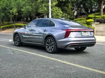 2025 Hongqi H5 с пробегом 3 000 км