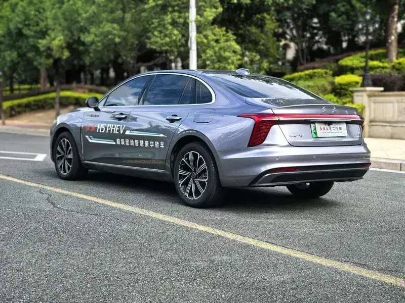 2025 Hongqi H5 с пробегом 3 000 км