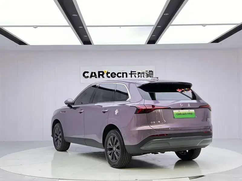 2026 Hongqi HS6 с пробегом 10 000 км