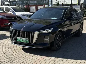 2025 Hongqi H5 с пробегом 10 000 км