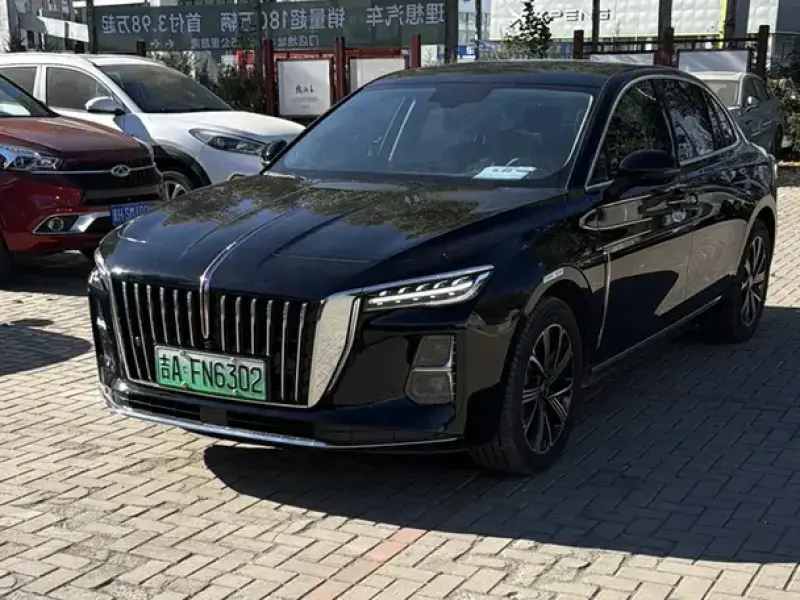 2025 Hongqi H5 с пробегом 10 000 км
