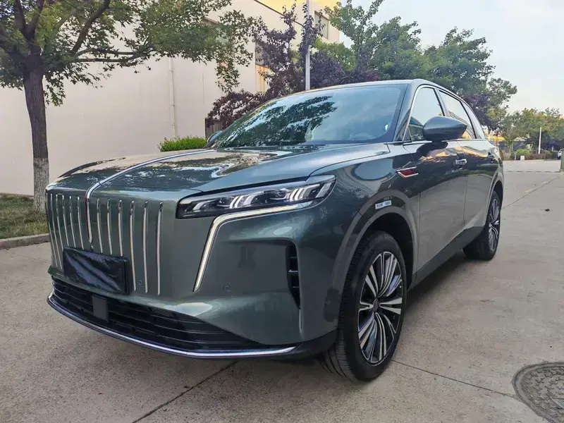 2026 Hongqi HS6 с пробегом 1 300 км