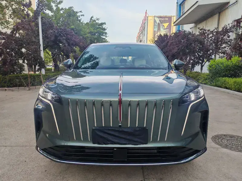 2026 Hongqi HS6 с пробегом 1 300 км