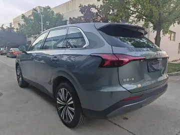 2026 Hongqi HS6 с пробегом 1 300 км