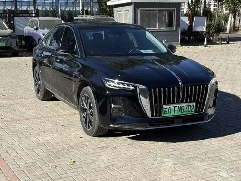2025 Hongqi H5 с пробегом 10 000 км