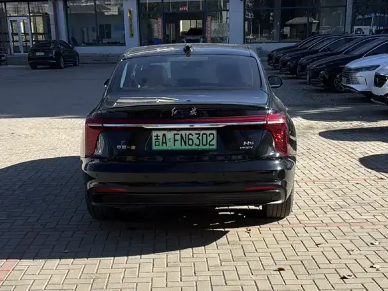 2025 Hongqi H5 с пробегом 10 000 км