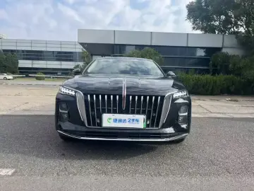 2025 Hongqi H5 с пробегом 3 700 км