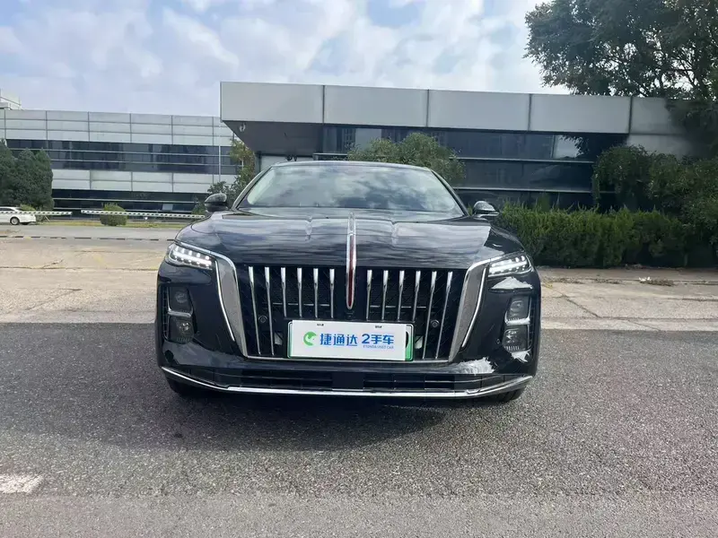 2025 Hongqi H5 с пробегом 3 700 км