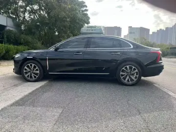 2025 Hongqi H5 с пробегом 3 700 км