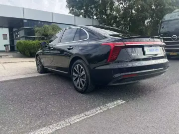 2025 Hongqi H5 с пробегом 3 700 км