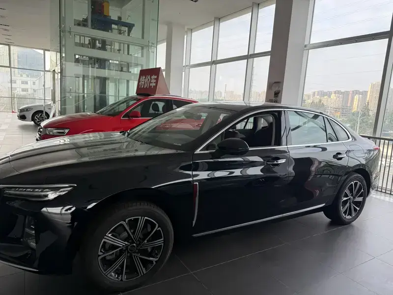 2025 Hongqi H5 с пробегом 100 км