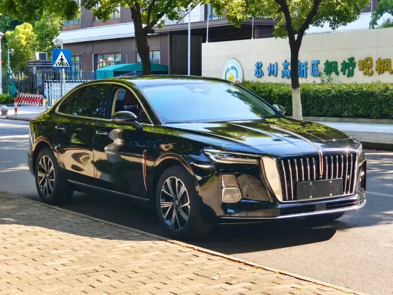 2025 Hongqi H5 с пробегом 16 000 км