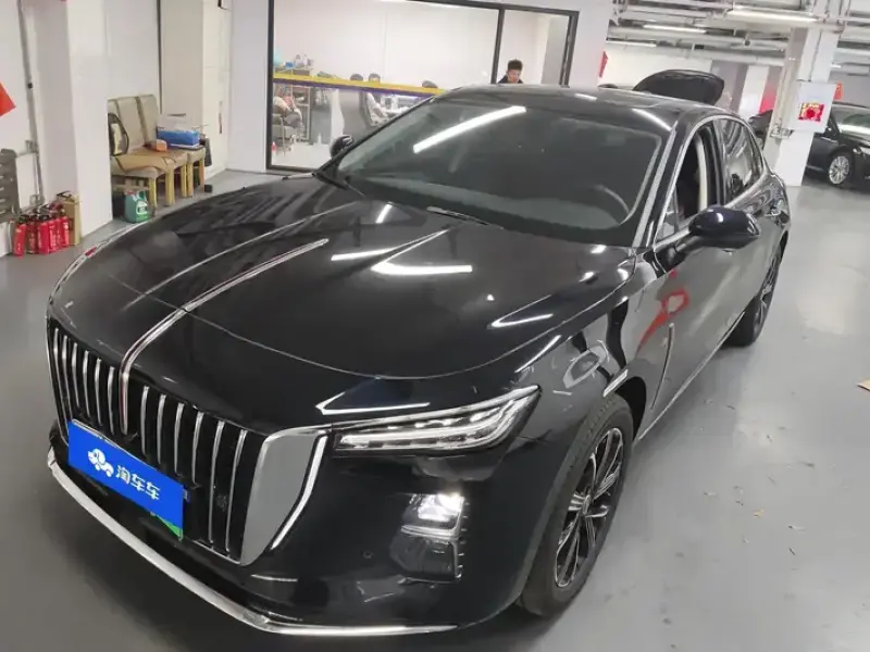 2025 Hongqi H5 с пробегом 5 000 км