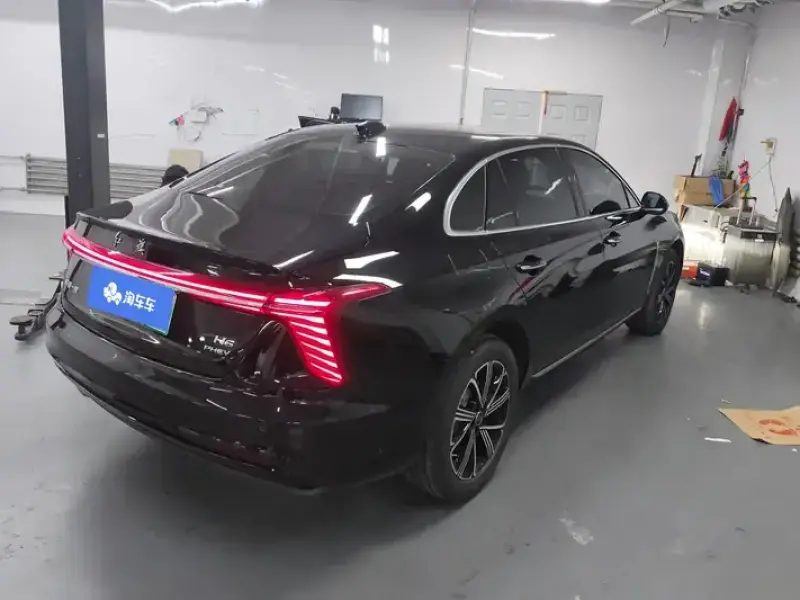 2025 Hongqi H5 с пробегом 5 000 км
