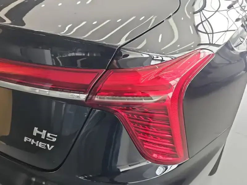 2025 Hongqi H5 с пробегом 5 000 км