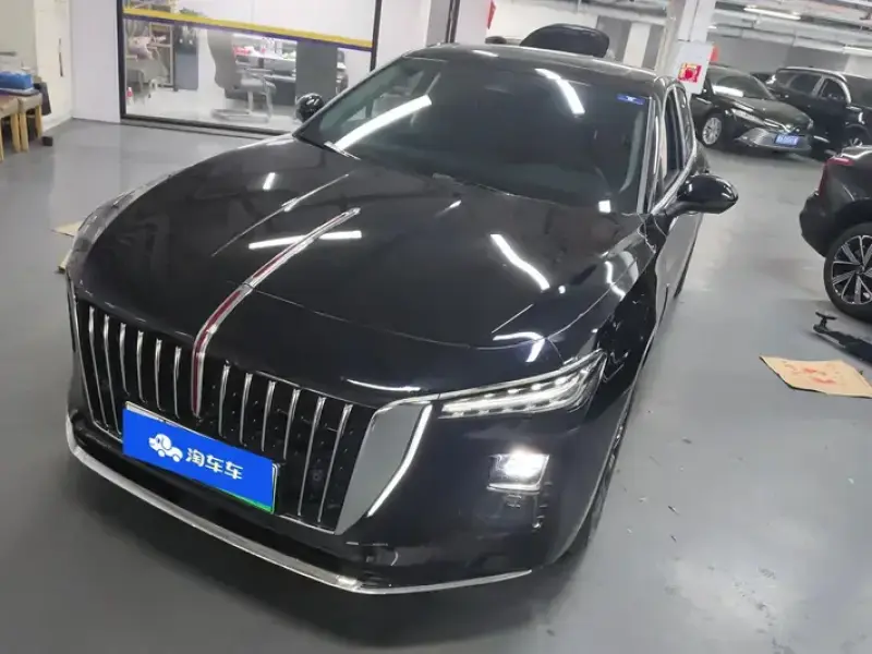 2025 Hongqi H5 с пробегом 6 000 км